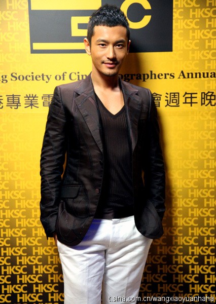 Năm 2007, Huỳnh Hiểu Minh được tạp chí Beijing Youth Weekly vinh danh với giải thưởng Ngôi sao của năm